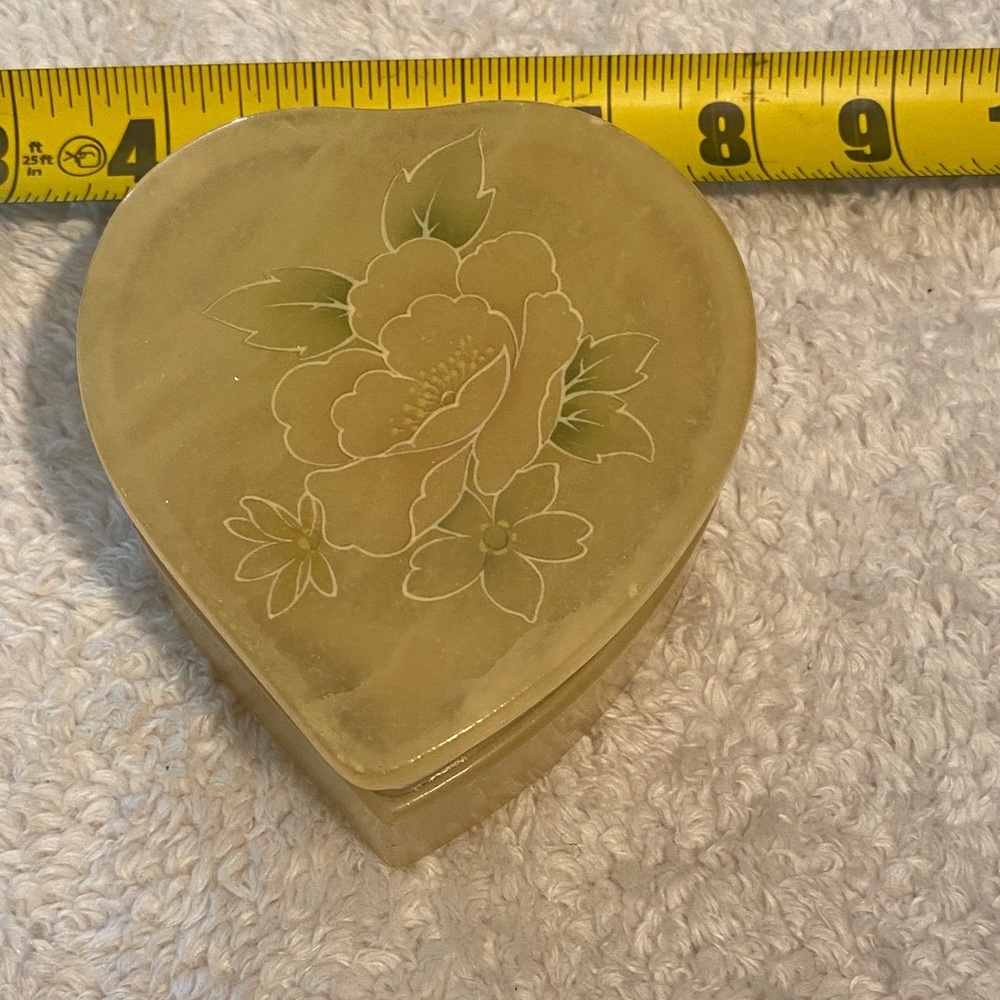 Heart-Shaped Floral Jewelry Box in Cream
